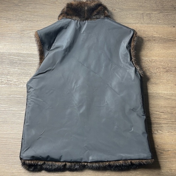 Women’s Brown Black, Faux Fur Reversible Vest, size small/medium - Picture 7 of 9